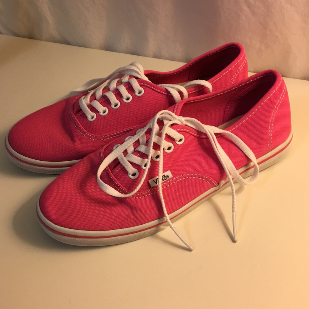 LIKE NEW Women’s Pink Vans Size 7